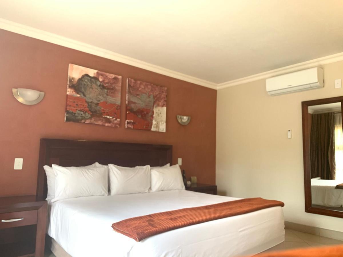 Royal Hotel Polokwane Exterior foto
